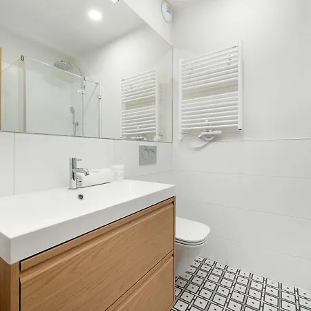 Ksiecia Witolda 60 Stylowy W Klimatycznym Budynku By Renters Vratislav