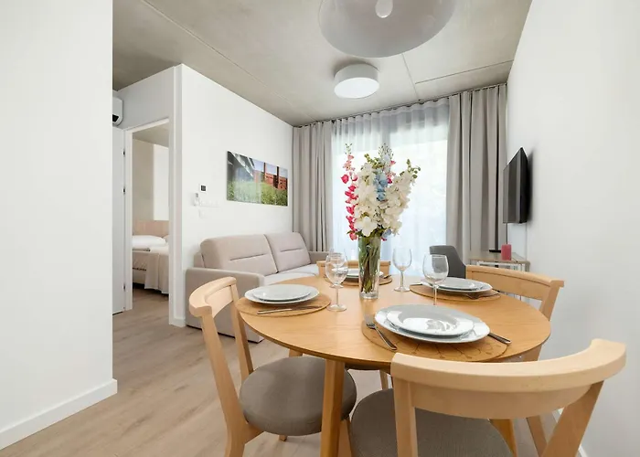 Appartement Ksiecia Witolda 60 Stylowy W Klimatycznym Budynku By Renters Wrocław