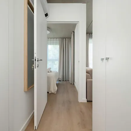 Ksiecia Witolda 60 Stylowy W Klimatycznym Budynku By Renters Apartment Breslau